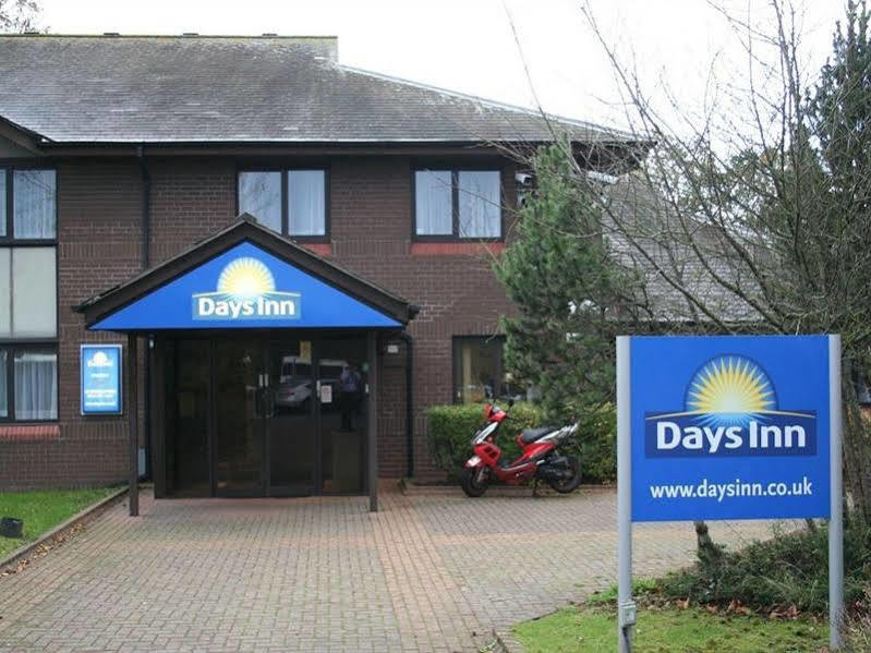 Days Inn Taunton Exteriör bild